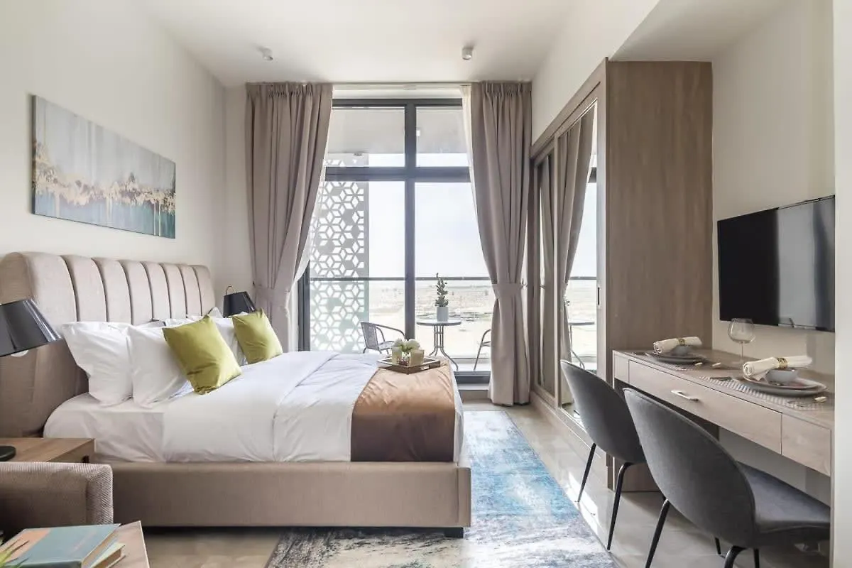 Frank Porter - Majestique Residence 2 Dubai Apartment